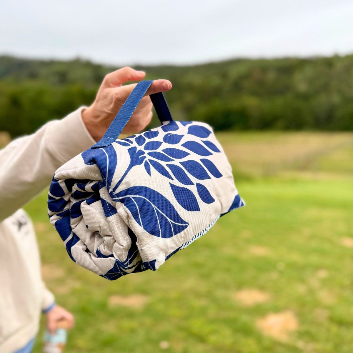 Wulf roll-up double-sided dog training mat in durable canvas  
Wulf portable dog bed rolled up with carry straps  
Wulf travel dog mat laid flat showing double-sided design  
Wulf dog training mat used as crate liner for puppy  
Wulf washable canvas dog bed in travel setting  
Wulf dog mat attached to car headrest as seat protector  
Wulf puppy training mat with stylish blue and white fabric  
Wulf heavy-duty canvas dog bed for home and travel
